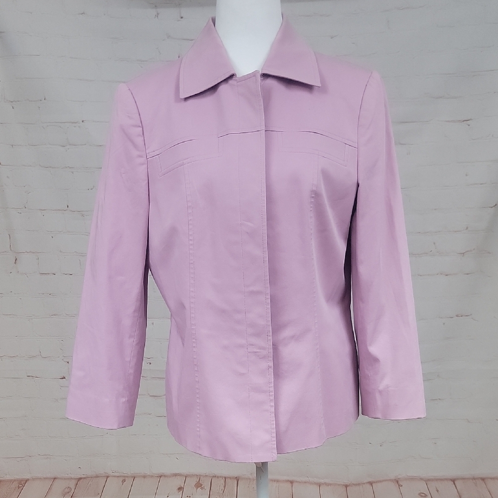 Purple Blazer with Tailored Silhouette and Professional Cut